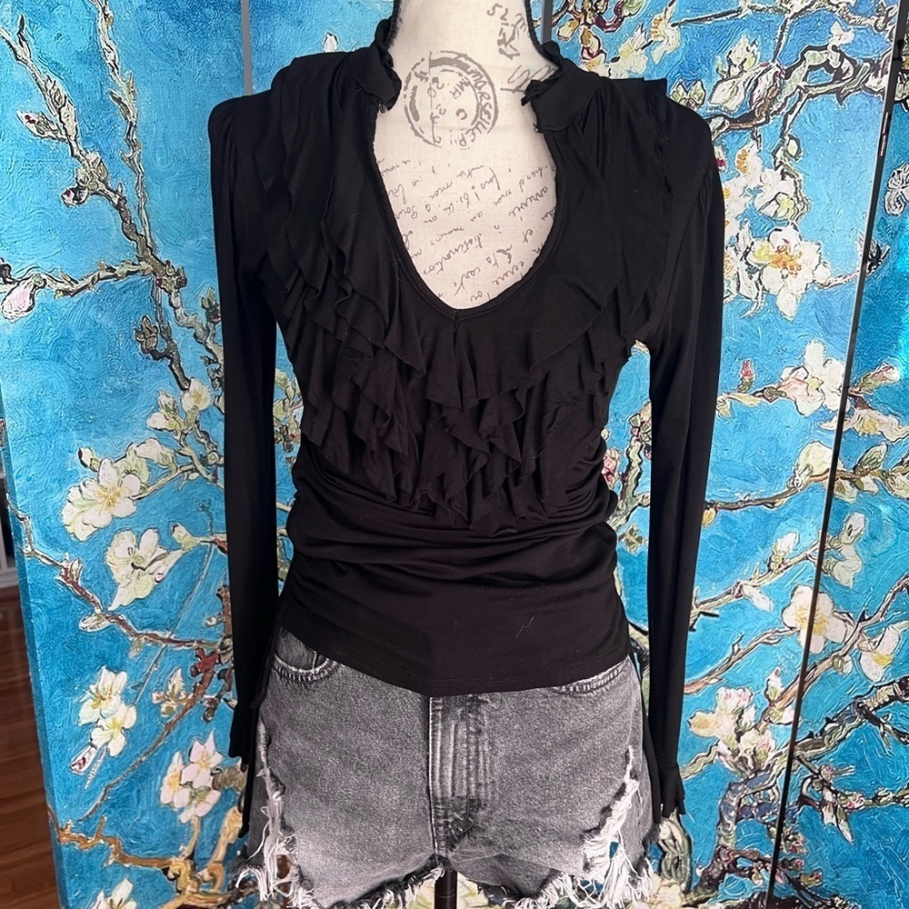 Ruffles SZ M, Arden B Back Rruffle and Ruched Blouse. 90% rayon 10% spandex. - Picture 9 of 9